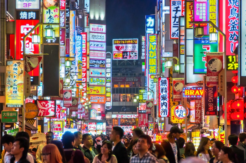 From affordable eats to lively nightlife, Shinjuku is the heart of Budget travel to Japan for students.