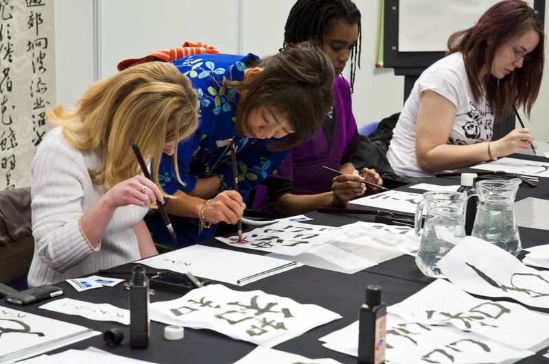 As part of our Japan Language study tours for teenagers, we enjoy learning Japanese calligraphy from expert instructors.